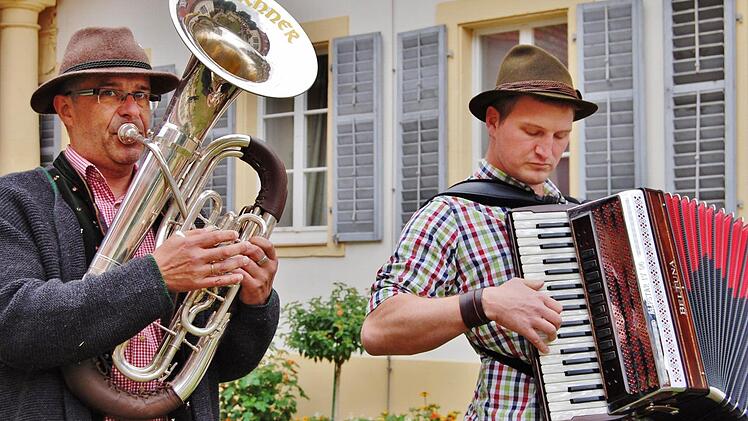 Joachim Bühner (links) und Frank Schmitt von der Gruppe Spilk spielten auf. Foto: Sigismund von Dobschütz