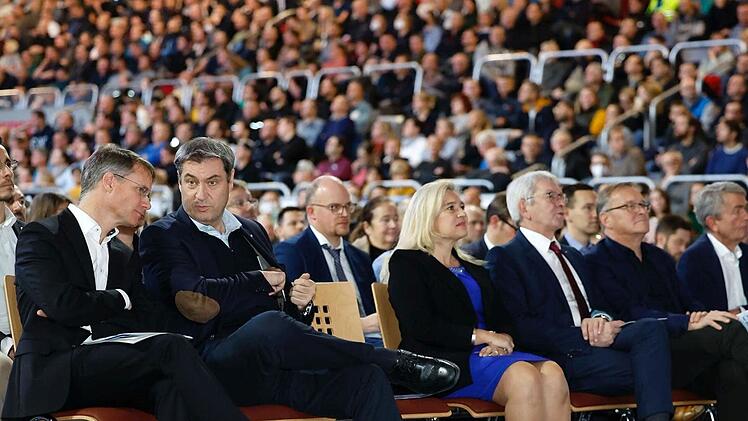 Bamberg: Markus Söder zu Besuch bei Bosch - 4000 Mitarbeitende versammeln sich in Brose Arena