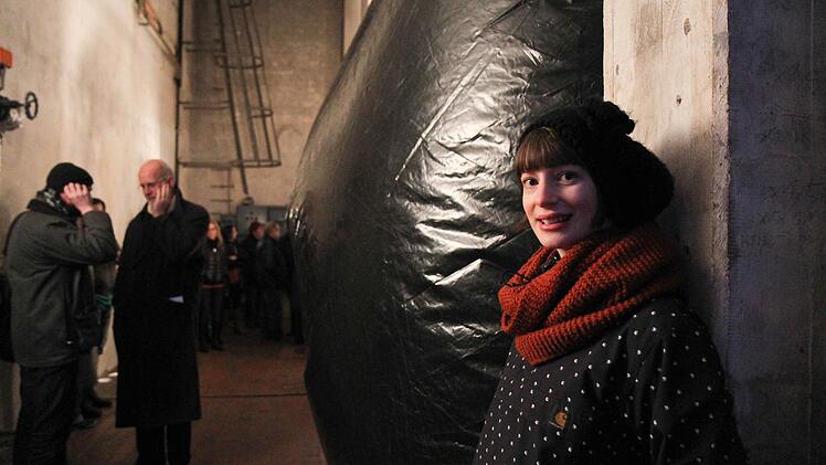 Katharina Mayrhofer im Kesselhaus bei ihrer Vernissage zu KNICK.  Foto: Archiv Michael Gründel
