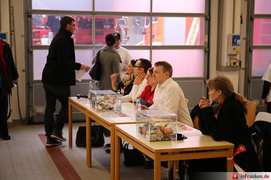 An Leukaemie erkrankter Feuerwehrmann hofft auf Hilfe - 500 Spender kamen am Sonntag in Hof zur Typisierung