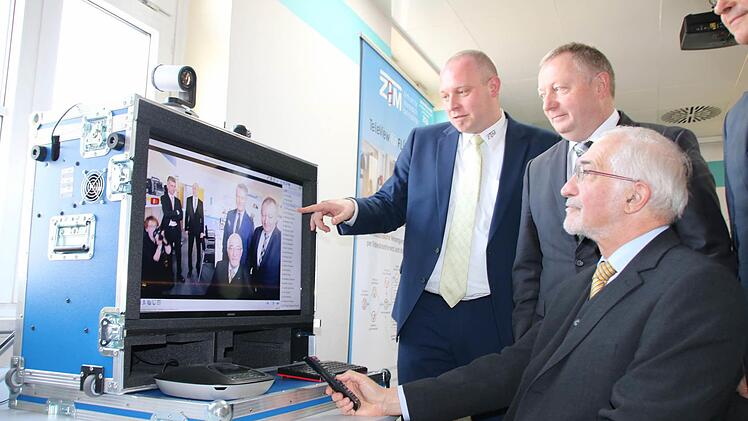 Eindrücke vom Besuch des Regierungspräsidenten im ZTM. Foto: Ralf Ruppert