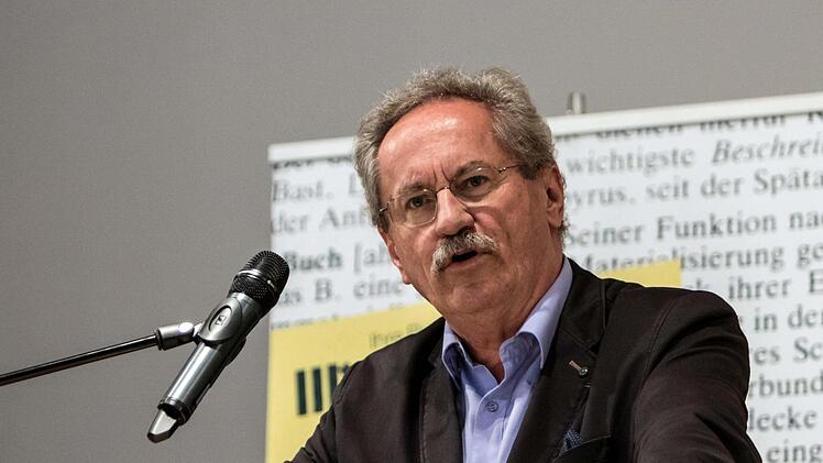 "Die Alternative oder: Macht endlich Politik!": Christian Ude stellte sein neues Buch in Coburg vor. Foto: Jochen Berger