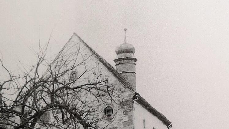 Die Kirche Altglashütten im Jahr 1938. Foto:  Diasammlung zu den abgesiedelten Ortschaften im Stadtarchiv Bad Brückenau