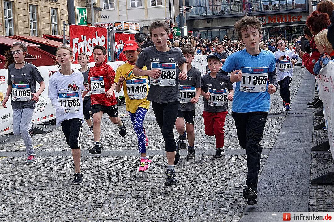 Weltkulturerbelauf 2017 in Bamberg: Der Zieleinlauf am Maxplatz