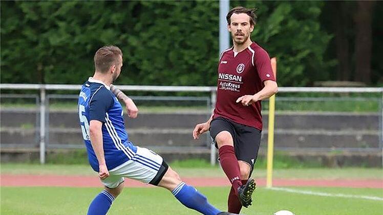 Seine Trainerkollege wird Michael Ulrich (r.). Beide schn&uuml;rten in der Vergangenheit bereits die Schuhe f&uuml;r den SVM. Sebastian Baumann