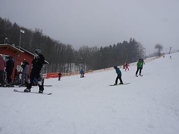 Als einziger Skilift in der hessischen und bayerischen Rhön is der Skilift Zuckerfeld am Wochenende gelaufen. Foto: Marion Eckert