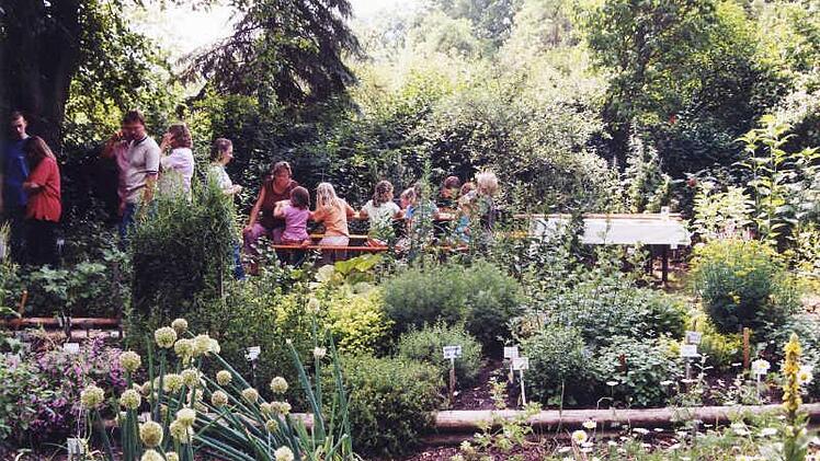 Der Kräutergarten in Schmölz ist ein kleines Paradies. Foto: Archiv