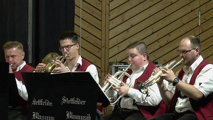 Mit Stefan Frank (rechts) hat die Stettfelder Blasmusik einen eigenen Komponisten in ihren Reihen.