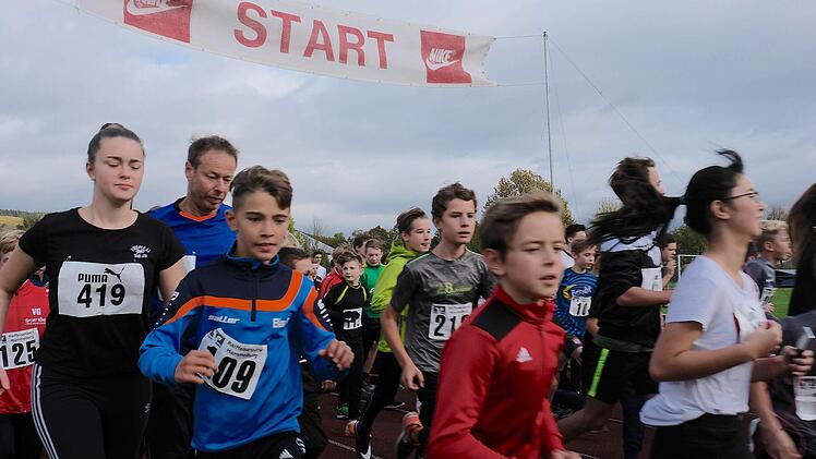 Los geht's: Das Hammelburger Frobenius-Gymnasium veranstaltete zum 24. Mal einen Minimarathon. Foto: Gerd Schaar