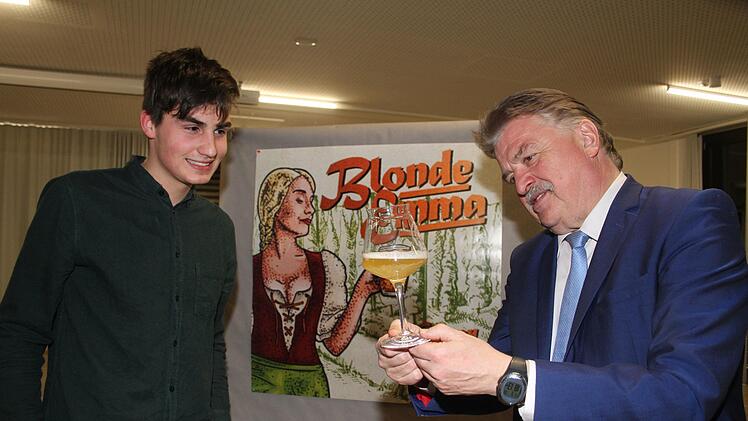 Toni Gärtner vom "Blonde Emma"-Team konnte auch Landrat Klaus Peter Söllner  begeistern. Foto: Sonny Adam