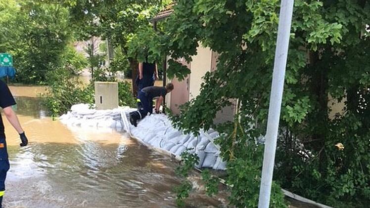 Hochwasser in Adelsdorf: Therapiezentrum Laufer Mühle von Außenwelt abgeschnitten
