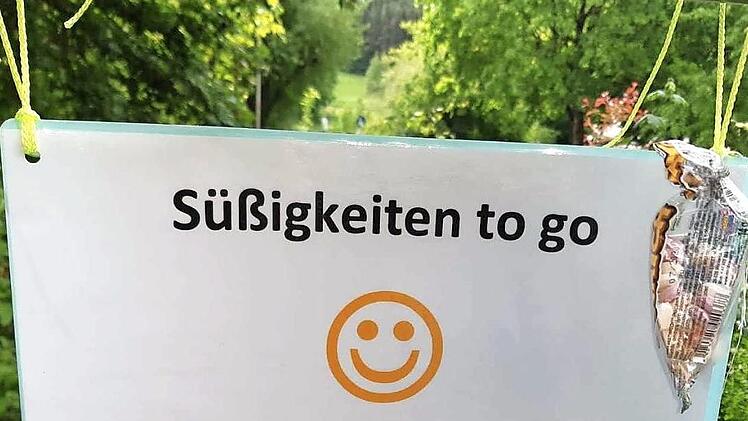 Um den Kontakt zu ihren Kids nicht zu verlieren gibt es alle zwei Tage Angebote "to go".  Foto: Wolfgang Desombre
