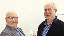 Den Eigenheimer-Löwen gab es für Werner Wenzel (rechts) von Heinz Amling.