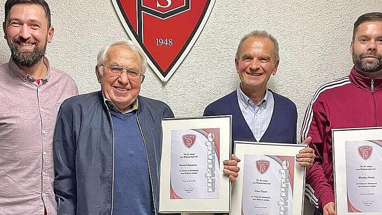 Im Bild (von links) SSV-Vorsitzender Alexander Dupke, Heinrich Angermann (65 Jahre Mitgliedschaft), Klaus Kauder (30 Jahre Mitgliedschaft) und Matthias Herold (25 Jahre Mitgliedschaft)