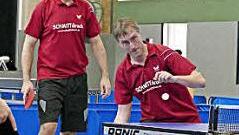 Stefan Arnold (li.) und Stefan Br&uuml;ck gewannen ihr Doppel wie auch die anderen beiden TTC-Duos mit 3:1.  Foto: Felix Ingerfeld