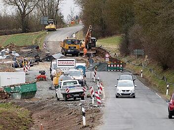 Die Arbeiten an der Staatsstraße 2182 zwischen Trebgast und Himmelkron laufen auf Hochtouren.  Foto: Werner Reißaus