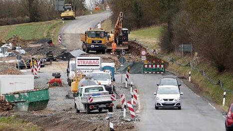 Die Arbeiten an der Staatsstraße 2182 zwischen Trebgast und Himmelkron laufen auf Hochtouren.  Foto: Werner Reißaus