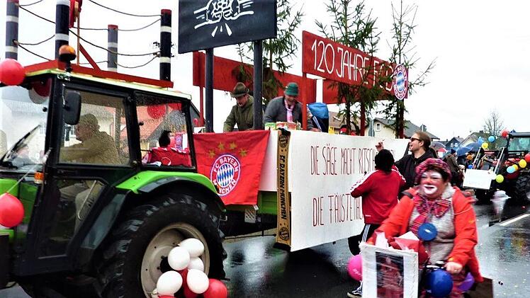 Beim Faschingsumzug in Neukenroth. Foto: Gerd Fleischmann