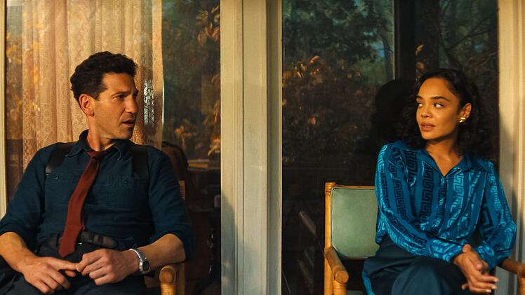 Der Polizist Jack Harper (Jon Bernthal) und die Nachrichtensprecherin Anna (Tessa Thompson) suchen beide einen M&ouml;rder.