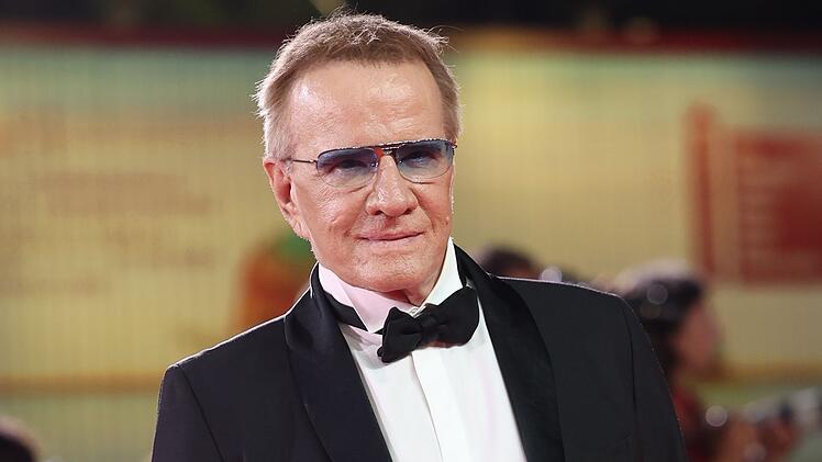 Auf dem roten Tepppich - wie hier beim Filmfestival von Venedig 2024 - sieht man Christopher Lambert heute nur noch selten.
