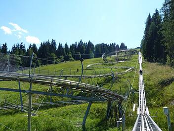 Auf einer Sommerrodelbahn in Bayern kam es am Mittwoch zu einem Unfall.