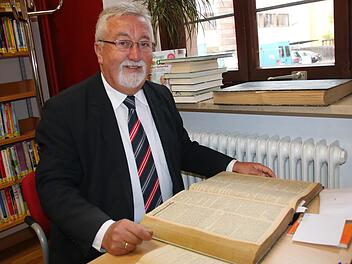 Dr. Josef Urban recherchierte für das Landgraf-Buch unter anderem in der Lichtenfelser Stadtbücherei.Matthias Einwag