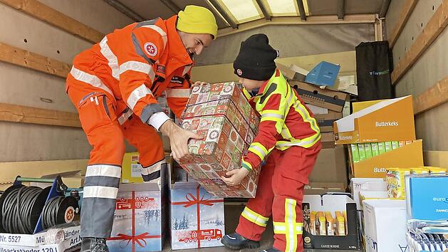 Vom 21. November bis 14. Dezember l&auml;uft der Sammelzeitraum f&uuml;r die Johanniter-Weihnachtstrucker. Wegen Corona muss in diesem Jahr manches anders laufen. Die Weihnachtstrucker-P&auml;ckchen werden aber auch diesmal ihr Ziel erreichen. Foto: Johanniter-Unfall-Hilfe