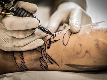 Tattoos sind absolut im Trend, aber nicht immer sind die Kunden zufrieden.