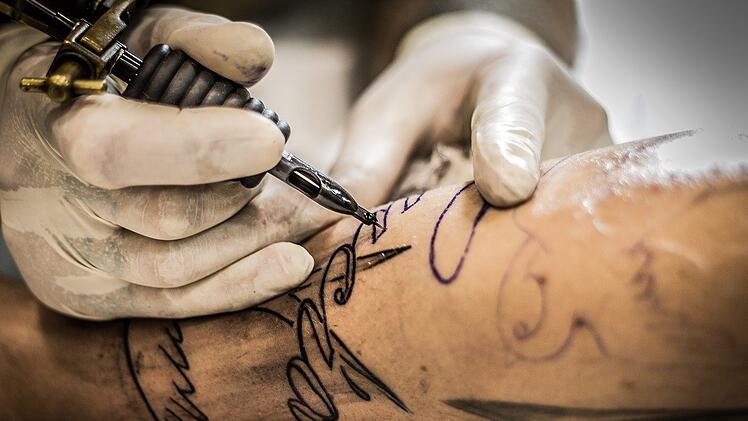 Tattoos sind absolut im Trend, aber nicht immer sind die Kunden zufrieden.