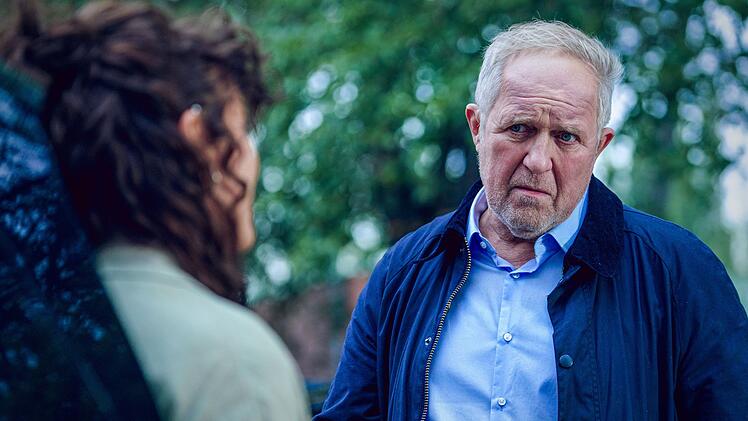 Die Tochter des Toten, Linda Filipovic (Gabriela Garc&iacute;a-Vargas), wird kritisch von Ermittler Moritz Eisner (Harald Krassnitzer) auf Motiv und Alibi gepr&uuml;ft.