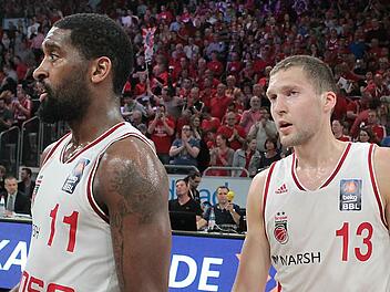 Brad Wanamaker und Janis Strelnieks spielen auch im n&auml;chsten Jahr in Bamberg. Foto: sportpress