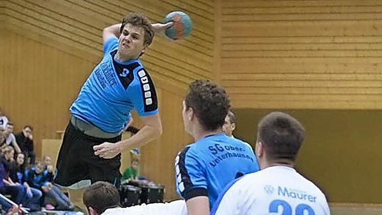 Jörn Marks (mit Ball) spielte im Pokal bereits für die TS Herzogenaurach, in der Liga will er vorerst noch zusehen.  Foto: privat