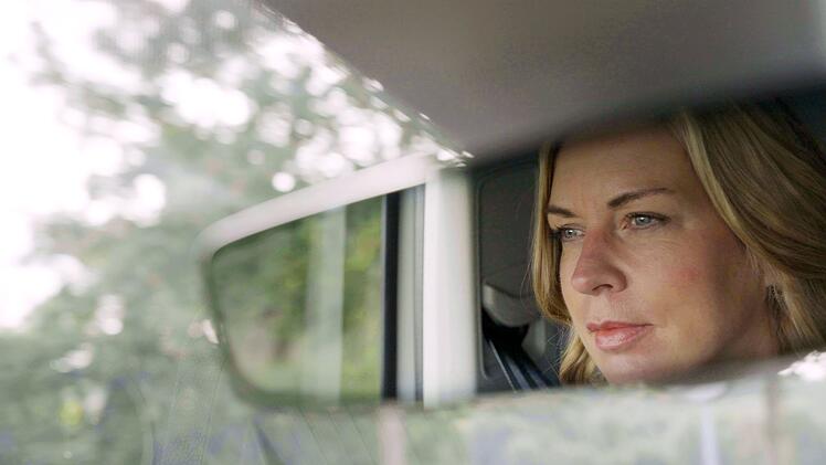 Jessy Wellmer fragt f&uuml;r ihren Film bei Prominenten und normalen B&uuml;rgerinnen und B&uuml;rgern nach.