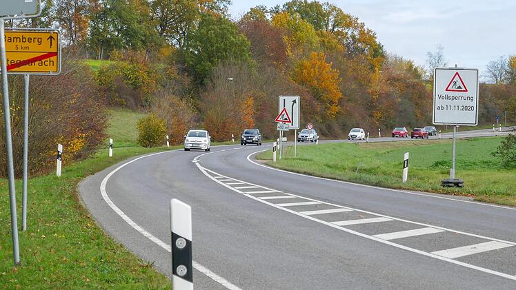 Noch ist die Abfahrt frei, in Richtung Bamberg bremst aber schon eine Ampel. Foto: Hans Kurz