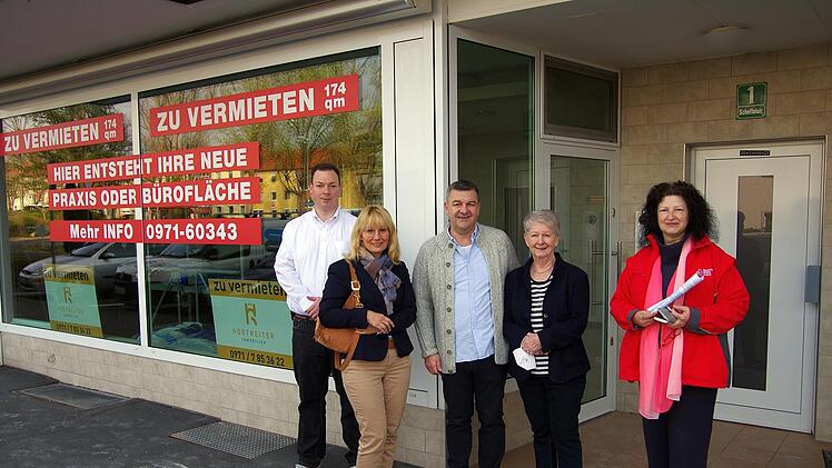 Christian Benker vom BRK, Maria Hörtreiter, Oliver Noll, Ursula Braun und Margit Schmaus freuen sich über diese Win-Win-Situation. Foto: Klaus Werner