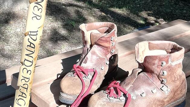 Wanderstab und festes Schuhwerk sind die Symbole für die Rhöner Wandertage, deren zwölfte Veranstaltung heuer in Bad Bocklet begann.