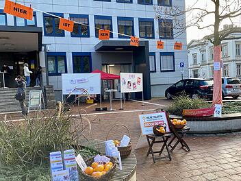 Stadt/Landkreis Bamberg: Infostand klärte über Gewalt gegen Frauen auf - Hilfetelefon lädt zum Zeichensetzen ein