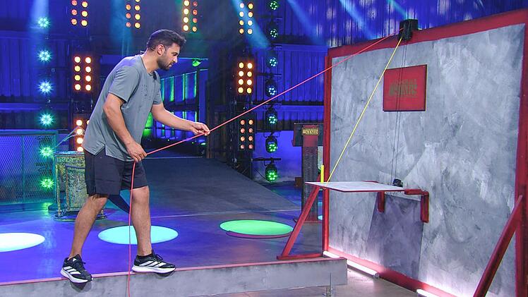 Beim Spiel "Wackelkontakt" versagten die meisten Promis kläglich.