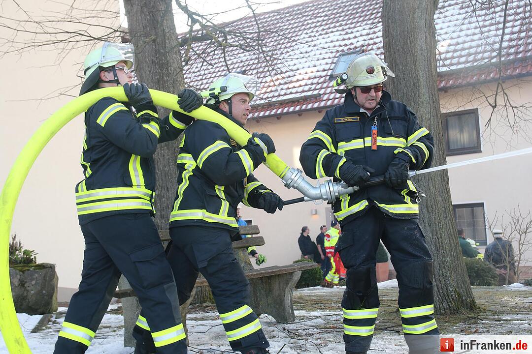 Kreis Coburg: Scheune in Grub am Forst steht in Flammen