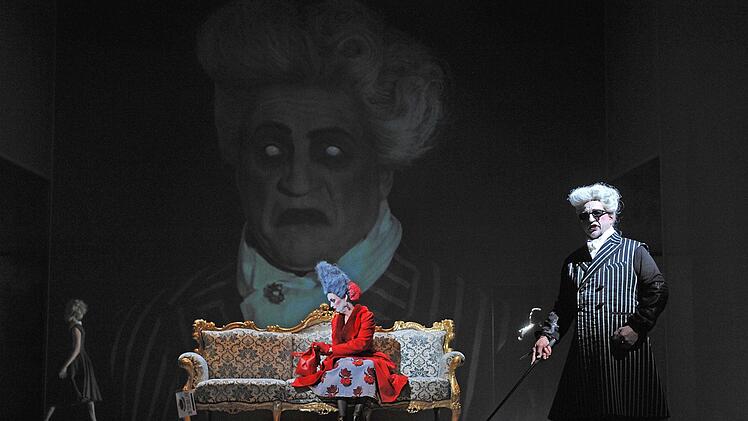 Turbulente Verwechslungen: Szene aus der Neuinszenierung von "Figaros Hochzeit" am Landestheater Coburg.Foto: Andrea Kremper