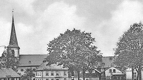 Nicht sehr viel anders als auf dieser Postkarte aus dem Jahr 1917 wird der Pressecker Marktplatz nach seiner Neugestaltung aussehen - außer dass die damalige Fußgängeridylle einer, der heutigen Mobilität entsprechenden Gestaltung weicht.