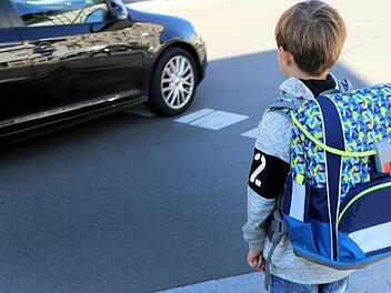 Um für einen sicheren Schulweg zu sorgen, wird die Polizei ihren Fokus auf bestimmte Gefahrenpunkte legen.  Foto: stock.adobe.com