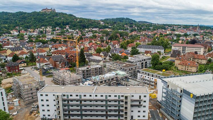 Der neue Stadtteil aus der Vogelperspektive; vorne rechts das neue Parkhaus der HUK.