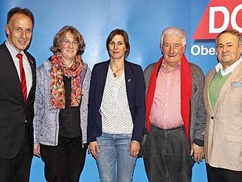 Neujahrsempfang des DGB-Kreisverbandes (v.li.): DGB-Regionsgeschäftsführer Mathias Eckardt, Pfarrerin Tanja Vincent, DGB-Organisationssekretärin Julia Römer, Dritter Bürgermeister Winfried Weinbeer und der Vorsitzende des DGB-Kreisverbands, Heinz Gärtner. Foto: Gerda Völk