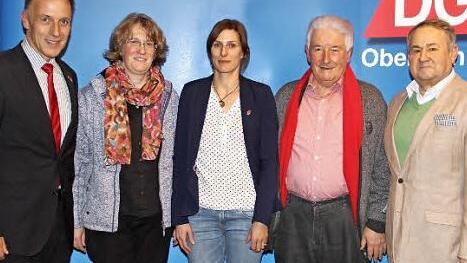 Neujahrsempfang des DGB-Kreisverbandes (v.li.): DGB-Regionsgeschäftsführer Mathias Eckardt, Pfarrerin Tanja Vincent, DGB-Organisationssekretärin Julia Römer, Dritter Bürgermeister Winfried Weinbeer und der Vorsitzende des DGB-Kreisverbands, Heinz Gärtner. Foto: Gerda Völk