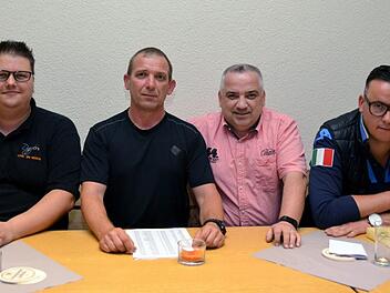 Die Vorstand des Kissinger Eishockeyclubs ist vollzählig: Schriftführer Sven Wedler (von links), Vorsitzender Michael Rosin, stellvertretender Vorsitzender Ralph Kiesel und Kassier Daniel Wehner.  Foto: Peter Rauch