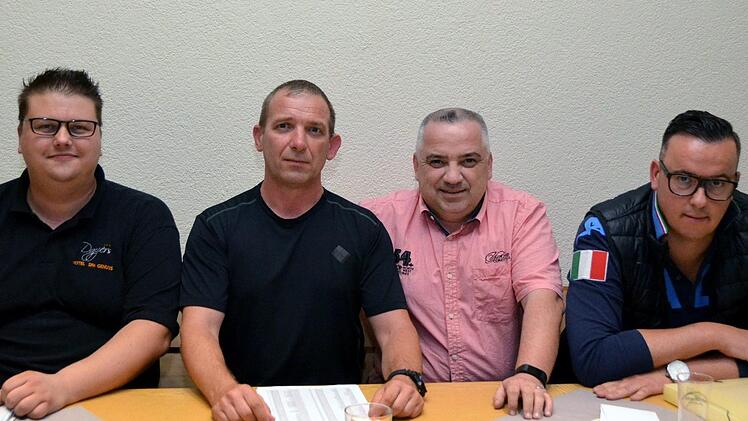 Die Vorstand des Kissinger Eishockeyclubs ist vollzählig: Schriftführer Sven Wedler (von links), Vorsitzender Michael Rosin, stellvertretender Vorsitzender Ralph Kiesel und Kassier Daniel Wehner.  Foto: Peter Rauch