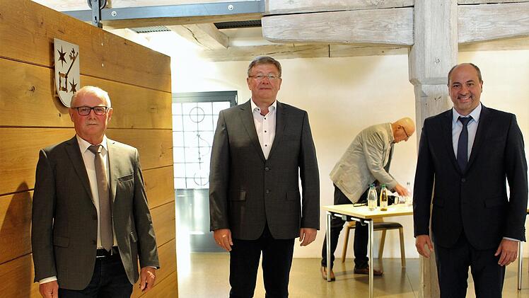 Das Bürgermeister-Dreigespann mit erstem Bürgermeister Johannes Krapp (von rechts) sowie seinen Stellvertretern Bernhard Seeger (beide CSU) und Peter Giehl (FWG) Foto: Evi Seeger