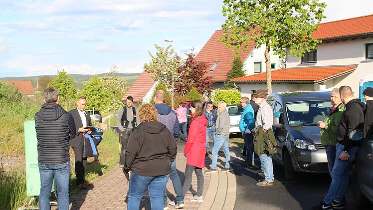 Vor-Ort-Termin in Frankenbrunn, Am Hägholz vor der Sitzung. Foto: Hilmar Ruppert