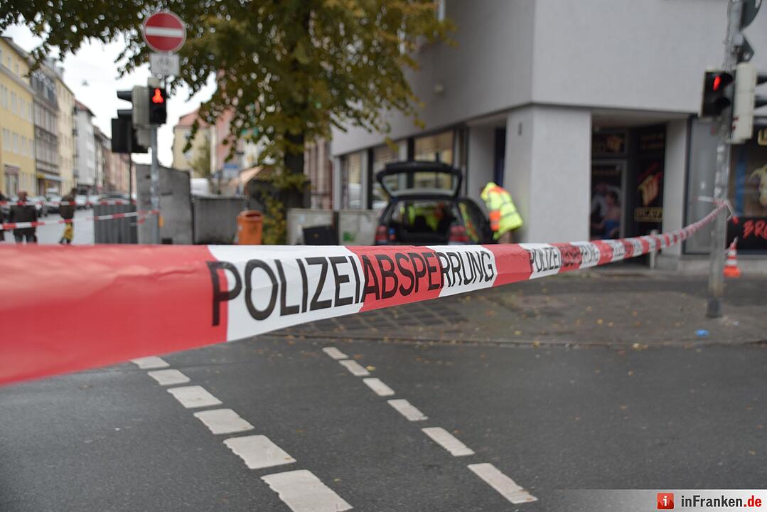 Nürnberg-Südstadt: Pkw rammt Straßenbahn